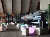 Partyraum: Spektakulärer Flugzeug-Hangar