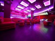 Partyraum: Club-Lounge mit extravagantem Ambiente